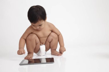 modern gadget tarafından çekti malay yürümeye başlayan çocuk