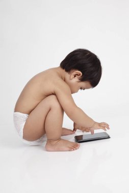 modern gadget tarafından çekti malay yürümeye başlayan çocuk