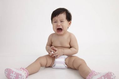 Çinli bebek kız ağlıyor üzgün