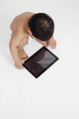 modern gadget tarafından çekti malay yürümeye başlayan çocuk