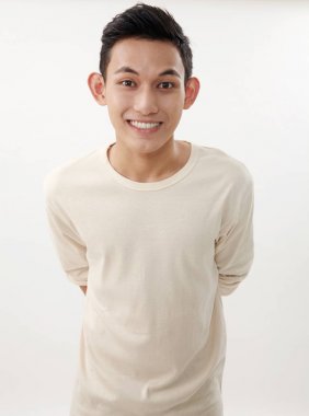 Kameraya bakarak malay çocuk portresi