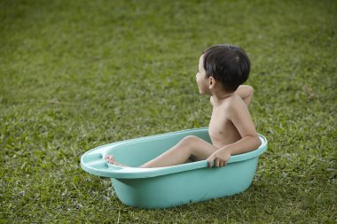 malay çocuk onun banyo açık