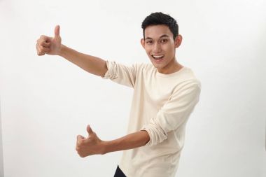 Malay genç Çift başparmak yukarıya iyi hissediyorum