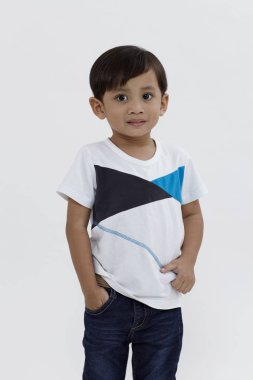 3-6 yaşında kameraya arıyor hakkında malay çocuk portresi