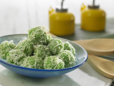 ondeh ondeh PELITA önünde plaka üzerinde