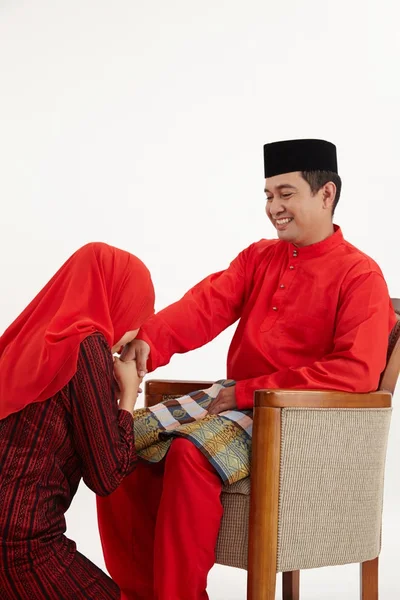 Wife Greeting Salam Husband Hari Raya — Stock Photo, Image