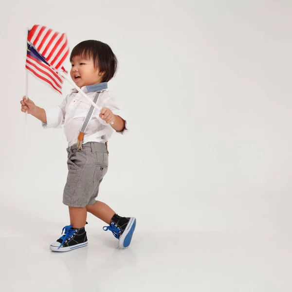 Niño Chino Sosteniendo Banderas Malasia — Foto de Stock