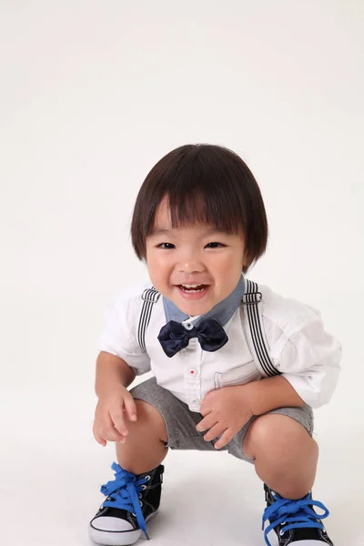 Πορτρέτο Του Χαριτωμένο Κινεζική Μικρό Αγόρι Ποζάρει Στο Studio — Φωτογραφία Αρχείου