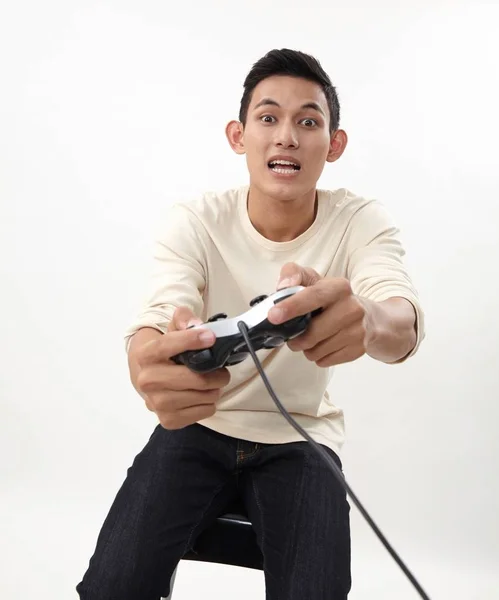 Malaio Adolescente Segurando Jogo Console Jogar — Fotografia de Stock