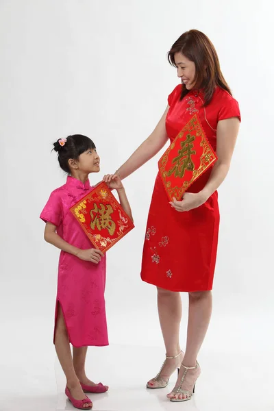 Chiński Matka Jej Córka Tradycyjną Odzież — Zdjęcie stockowe