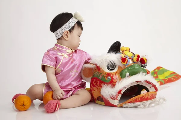 Bébé Chinois Avec Costume Lion — Photo