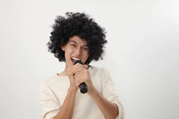 Man Houdt Een Draadloze Microfoon Zingen — Stockfoto