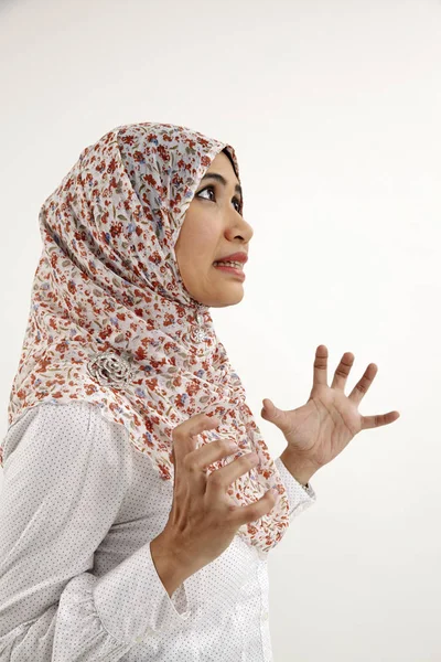 Maleis Vrouw Met Tudung Boos Experssion — Stockfoto