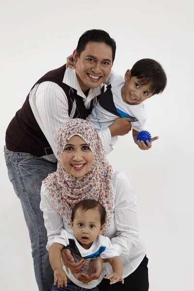 Familia Cuatro Fondo Blanco — Foto de Stock