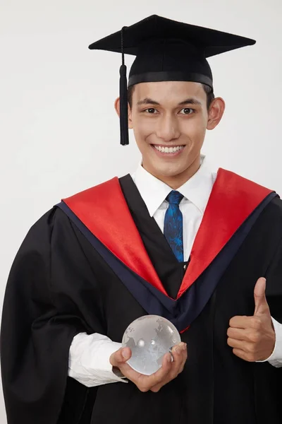 Malaio Jovem Estudante Graduado Segurando Globo — Fotografia de Stock