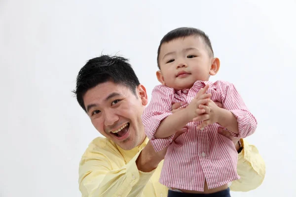 Pai Chinês Levar Seu Filho — Fotografia de Stock
