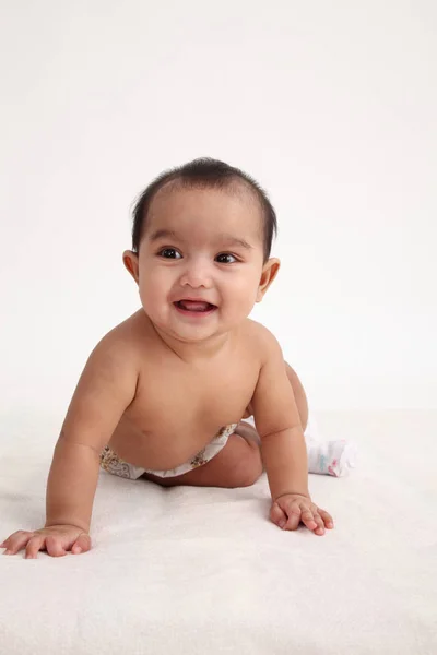 Malaiisches Baby Der Krabbelposition — Stockfoto