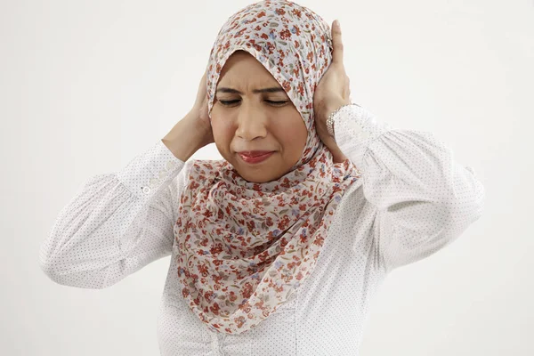 Malay tudung kadınla bunalıma girmek