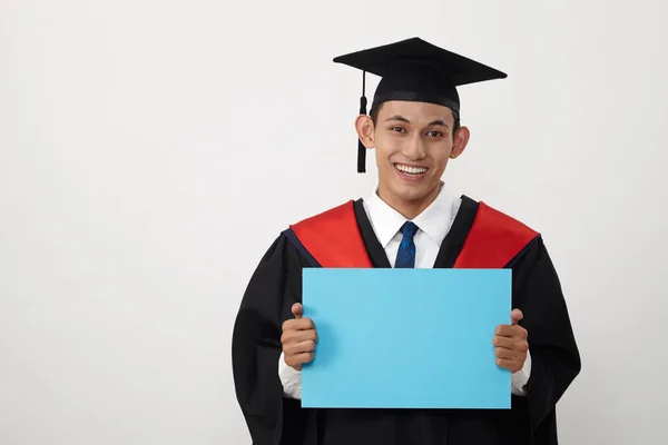 Estudante Segurando Cartão Branco Azul — Fotografia de Stock