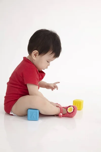 Bebê Chinês Brincando Com Bloco Alfabeto — Fotografia de Stock