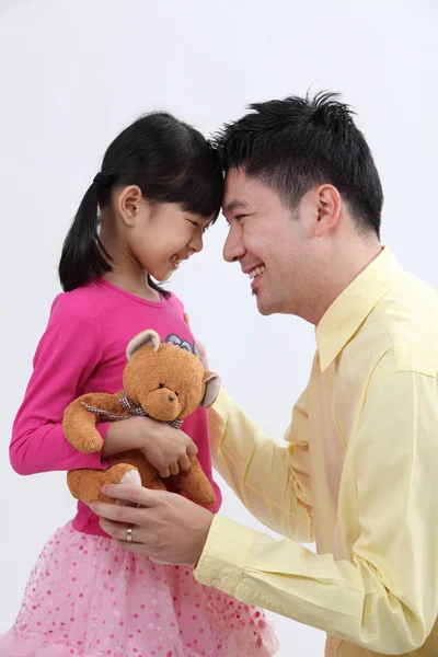 Padre Compró Regalo Para Hija —  Fotos de Stock