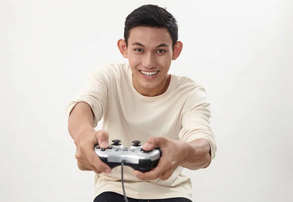 Malaio Adolescente Segurando Jogo Console Jogar — Fotografia de Stock