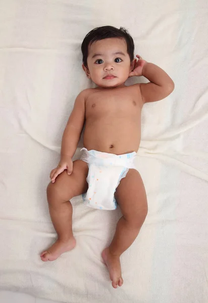 침대에 말레이 유아의 — 스톡 사진