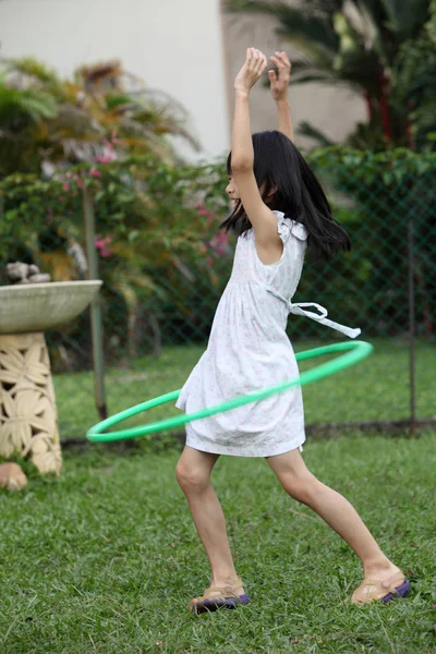 Chinese Girl Playing Hula Garden — Stock Photo, Image