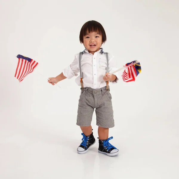 Chiński Chłopiec Trzymając Flagi Malezja — Zdjęcie stockowe