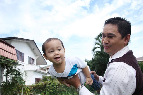 Padre Familia Con Niño Parque — Foto de Stock