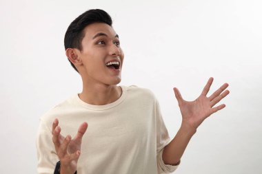 Malay adam hissediyorum sürpriz el ile açın