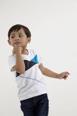 çenesini üzerinde el ile Malay kutusu