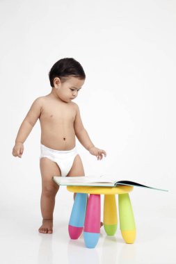 Malay çocuk ayakta okuma kitabı