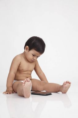 modern gadget tarafından çekti malay yürümeye başlayan çocuk