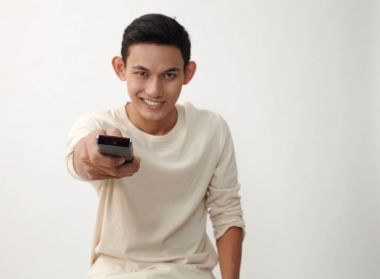 Malay genç holding uzaktan kumanda kanal geçiş 