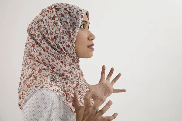 Maleis Vrouw Met Tudung Boos Experssion — Stockfoto