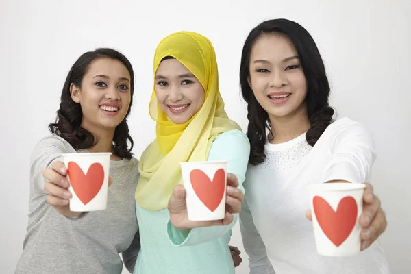 Drei Malaysische Multi Rassen Die Eine Tasse Liebe Die Kamera — Stockfoto