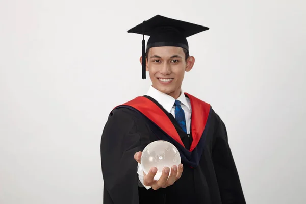 Malaiische Junge Studentin Hält Einen Globus Der Hand — Stockfoto