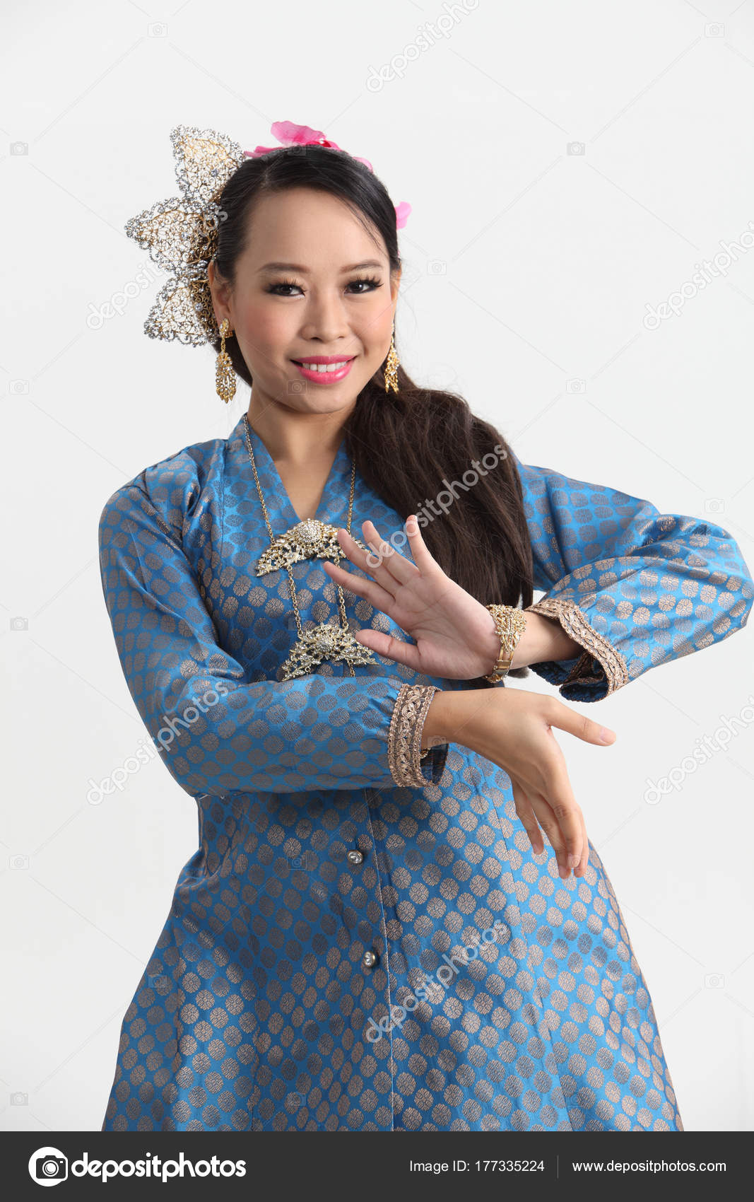 Malay Woman Traditional Costume Dancing Studio Stock Photo Eskaylim malay-woman-traditional-costume-dancing-studio-stock-photo-eskaylim