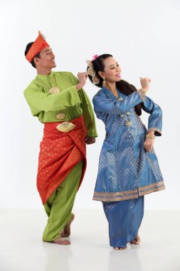  geleneksel kostümleri studio poz Malay Çift