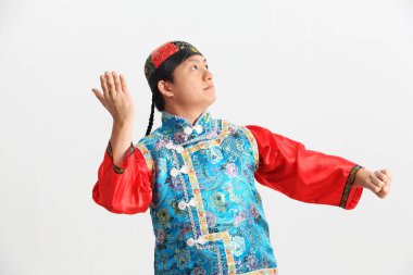 Çinli geleneksel kostüm studio poz 