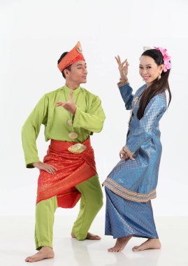  geleneksel kostümleri studio poz Malay Çift