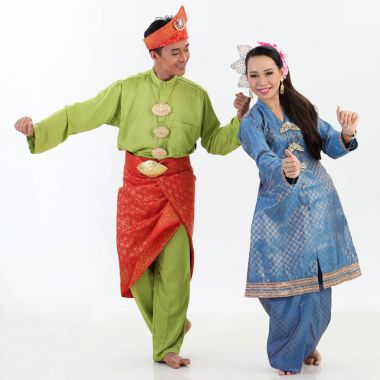  geleneksel kostümleri studio poz Malay Çift