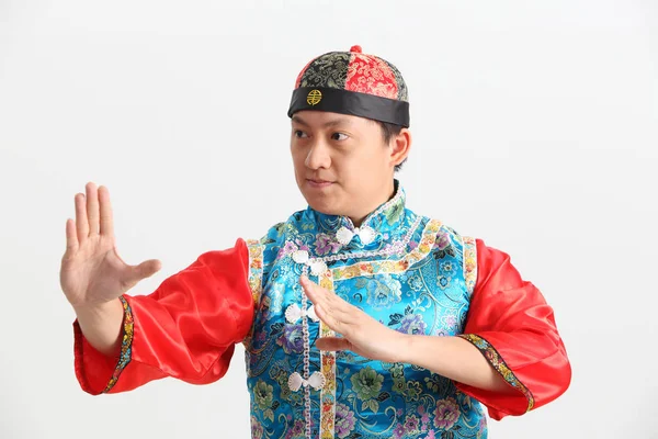 Uomo Cinese Costume Tradizionale Posa Studio — Foto Stock