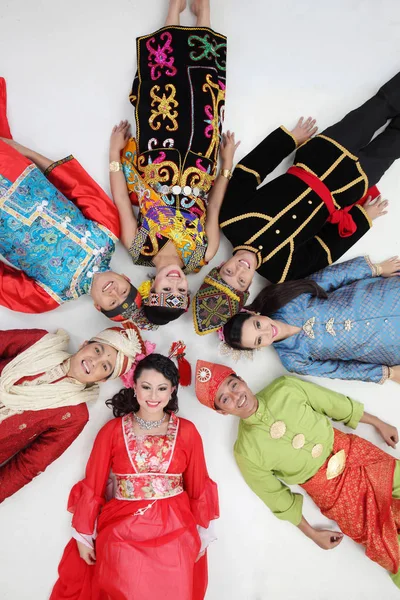 Malaysiska Människor Traditionella Kläder Poserar Studio — Stockfoto