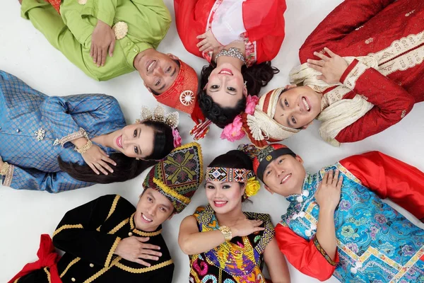 Malaysiska Människor Traditionella Kläder Poserar Studio — Stockfoto