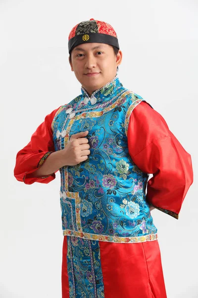 Kinesisk Man Traditionell Dräkt Poserar Studio — Stockfoto
