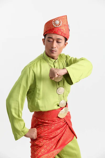 Malayo Masculino Realizando Arte Marcial Estudio — Foto de Stock