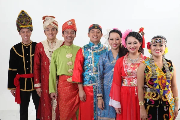 Malaysische Menschen Traditioneller Kleidung Posieren Studio — Stockfoto