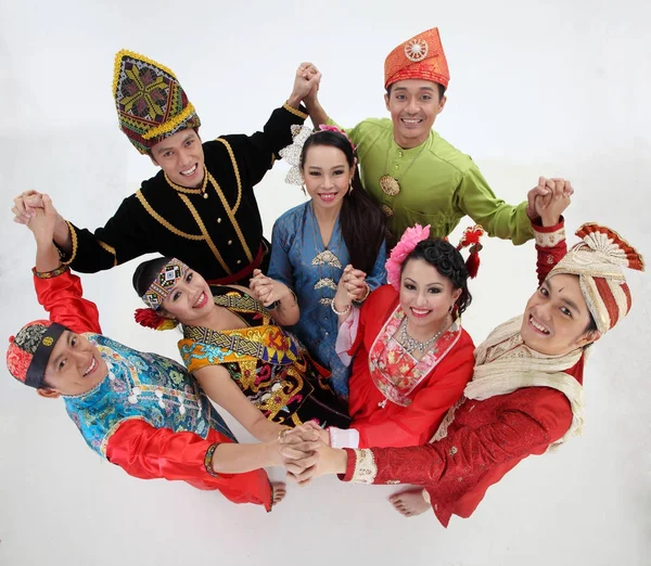 Малайзийцы Традиционной Одежде Позируют Студии — стоковое фото